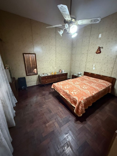 Casa En Venta En Ramos Mejia Sur 3 Ambientes Con Enorme Patio Mas Local Al Frente