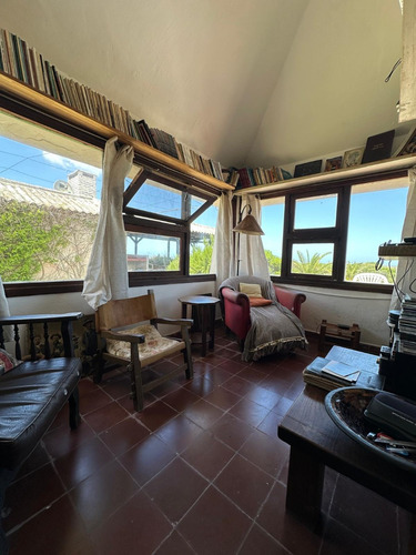 Exclusiva Residencia De Época A Pie De Playa Con Un Terreno Natural Y Vistas Espectaculares