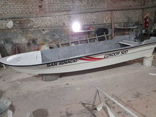 Imagen 4 de 24 de Tracker Condor 520 Base 1 Con Proa Matrizada