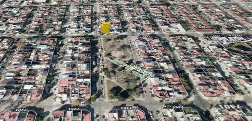 Lote Esquina Barrio Naon, Frente A La Plaza. Pb + 2 Pisos
