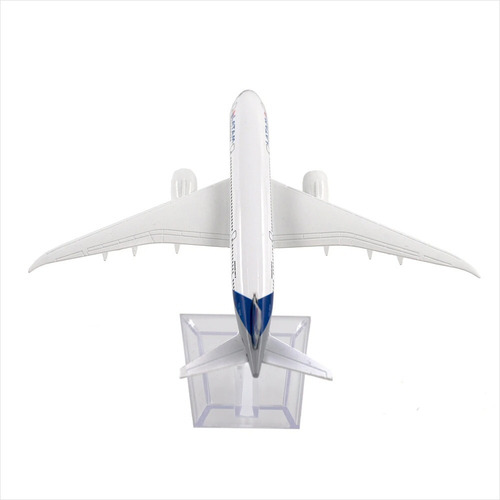 Imagen 3 de 6 de Latam, Avion Boeing 787, Esc 1:400, 100% Metálico