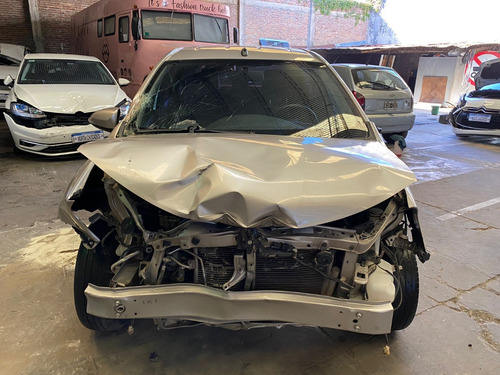 Etios Xls 1.5 M/t Chocado En Marcha Andando