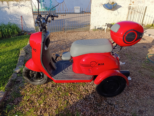 Moto Elétrica Modelo Mia Tri 800 W, Com Alarme, Ré, Seminova