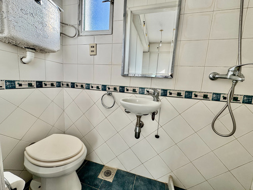 Venta Apartamento Pocitos, 2 Dormitorios + Servicio, 3 Baños, Balcón Y Garage