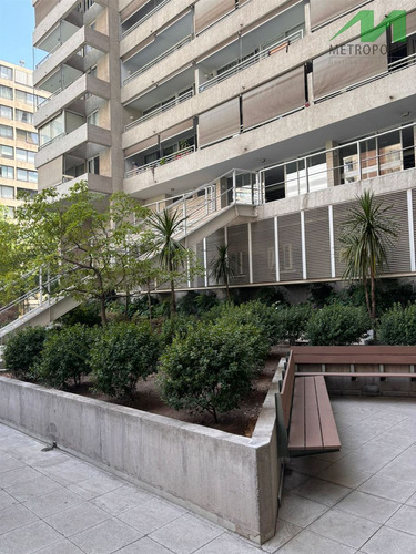 Departamento En Venta De 2 Dorm. En Las Condes
