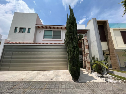 Casa En Venta En Lomas De Angelópolis Cluster 999 Cuarto De Servicio
