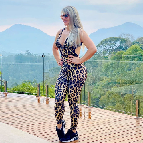 Imagem 1 de 8 de Macacão Fitness Com Franzido Efeito Levanta Bumbum Ref. 951