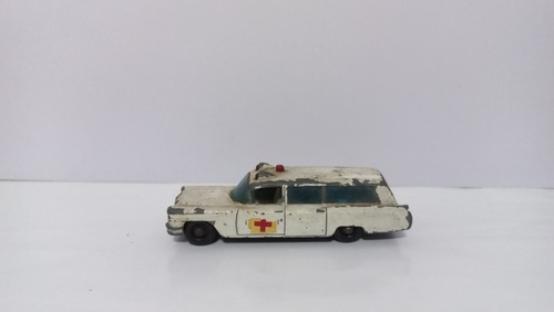 Matchbox Superfast Ambulancia  Cadillac