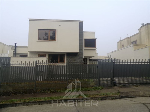 Arriendo De Casa En Sector Poniente Con 4 Dorm. En Temuco