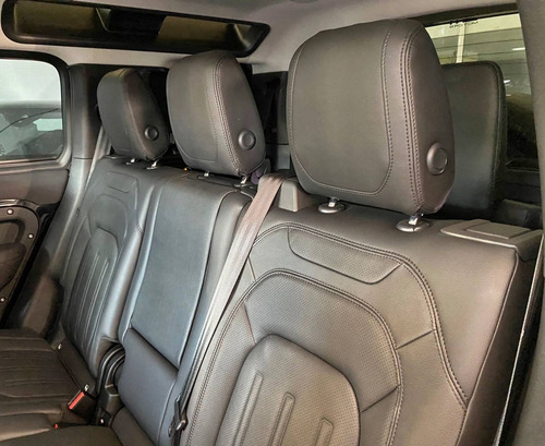 Imagem 12 de 15 de Land Rover Defender 2.0 P300 Gasolina 110 Se Awd
