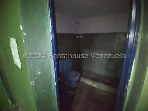 Francisco Rojas Norscia Alquila, Local Comercial En Pleno Centro De Barquisimeto A Pie De Calle En Zona Repuestera, Ideal Para El Ramo Comercial, 2 4 - 2 7 4 0 0 , Listo Para Operar En La Zona Centro!