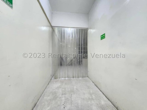 Galpon En Alquiler En Zona Industrial,cuenta Con Un Area De Construccion De 1730 Completamente Amoblado Con 5 Cavas De Conservacion Capacidad 180 Toneladas, Maquina De Envasado De Leche Y Mas Dennymar