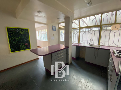 Casa En Venta De 3 Dorm. En Las Condes