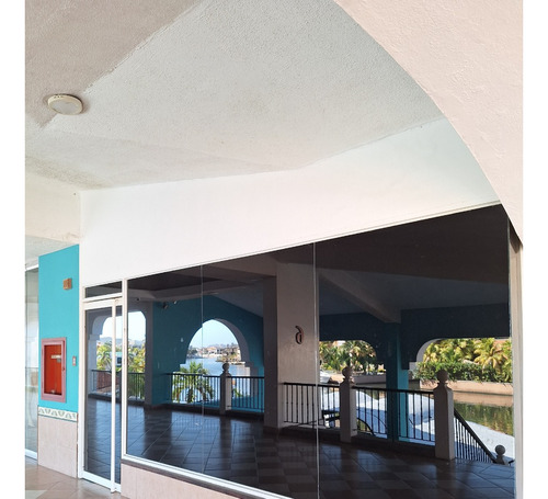 Se Vende Local Comercial En El Iconico C.c. Plaza Mayor En La Ciudad De Lechería, Vista Al Canal.