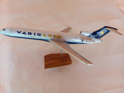 Maquete De Aviao B. 727- 200 Varig Log 46 Cm Branco