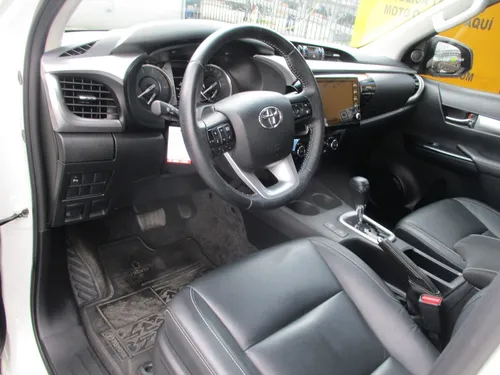 Toyota Hilux 4x4 2400cc At Aa