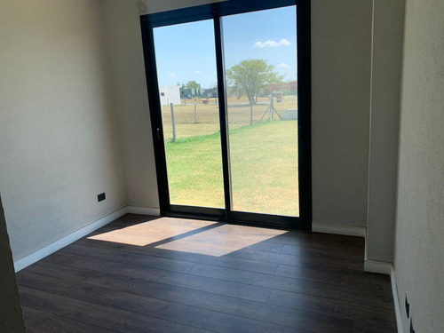 Venta Casa Tres Dormitorios Y Pileta En El Barrio Cerrado San Sebastian