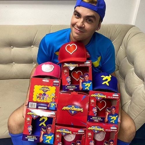 Imagem 6 de 8 de Boné Dos Aventureiros Luccas Neto Oficial Azul Coragem
