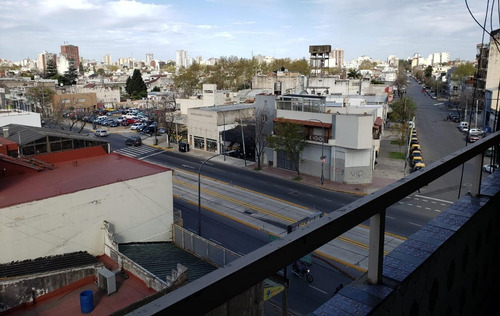 Imagen 10 de 21 de 4 Amb. Villa Luro, Av. Juan B. Justo 7800. Lateral Muy Lumin