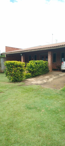 Casa Chácara 2 Dormitórios (1 Suite)