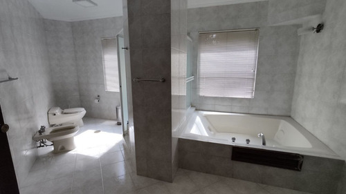 Apartamento En La Ave. El Milagro, Costa Virginia