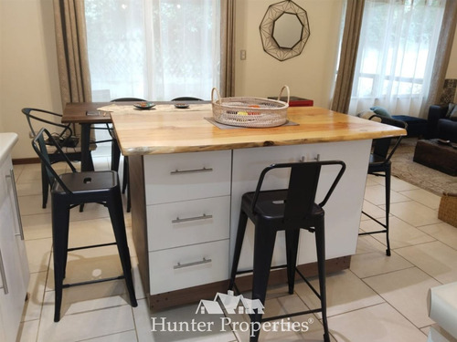 Casa En Venta De 4 Dorm. En Pucón