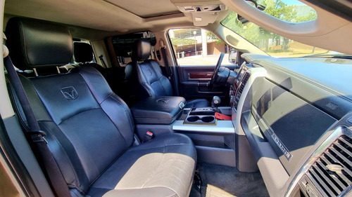 Dodge Ram 2500 5.7 Pickup Crew Cab Laramie 4x2 Mt