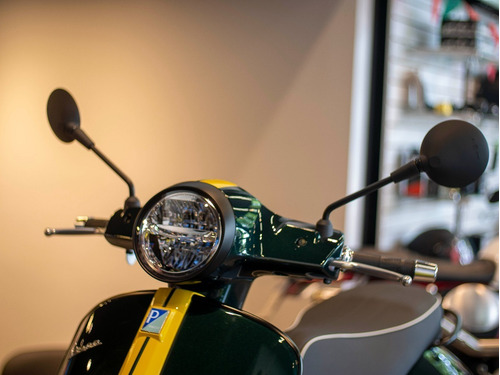 Imagen 22 de 25 de Vespa Gts Super 300 Racing Sixties Verde