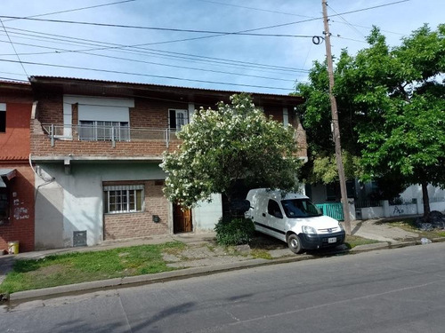 Casa En Venta - 2 Dormitorios 1 Baño - Patio Parrilla - 90 Mts2 - Lanús