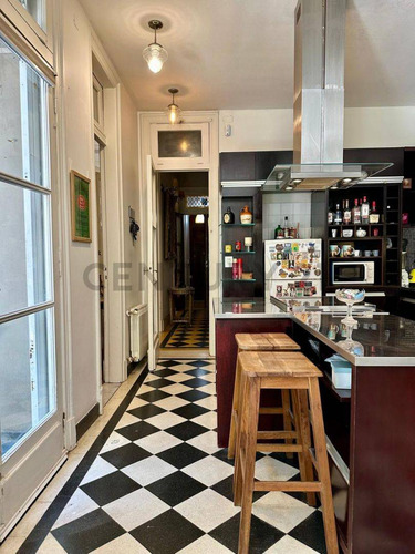 Casa De Estilo En Venta En La Plata