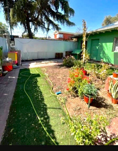 Casa En Venta De 3 Dorm. En La Cisterna