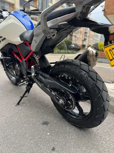 Blanco Con Azul