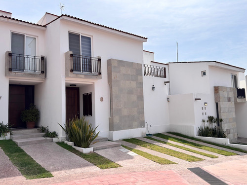 Estupenda Casa En Juriquilla Con Recámara En Planta Baja