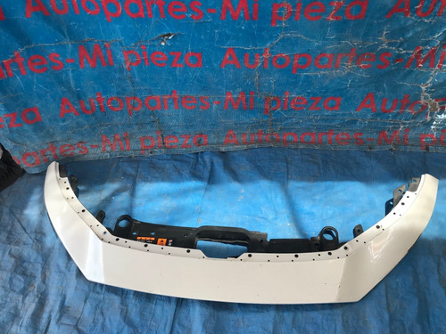 Moldura Cofre O Bigote Upper Mazda 3 2019-2022