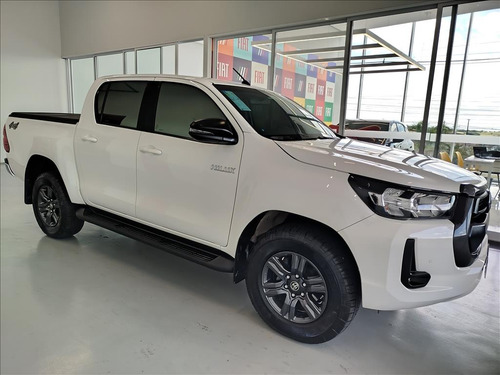 Toyota Hilux 2.8 D-4D TURBO DIESEL CD SR 4X4 AUTOMÁTICO