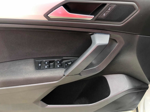 Imagen 11 de 15 de Volkswagen Tiguan 2019 1.4 Trendline At