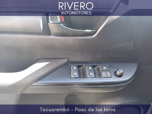 Toyota Hilux Dx 4x4 2.7 2017 Impecable!
