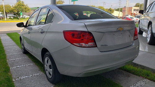 Imagen 5 de 10 de Chevrolet Aveo Ls Color Plata 2020 At