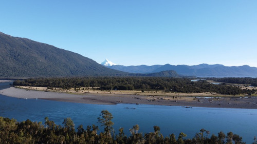 Maravillosa Parcela A Orilla Del Río Yelcho, Patagonia.