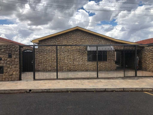Imagem 1 de 6 de Venda De Casas / Padrão Na Cidade De Araraquara 10802