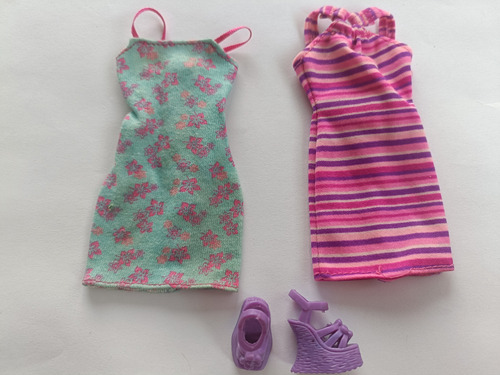 Barbie Outfit Uno Vestidos Y Zapatos (Usado)