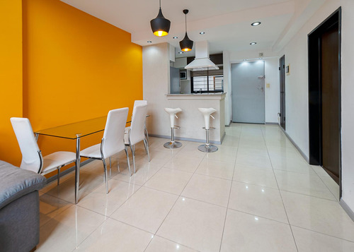 Venta Departamento De Dos Ambientes Con Patio En Flores