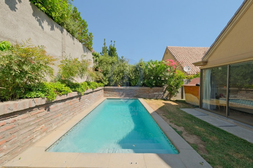 Venta Casa 5 Dormitorios, Piscina, Sector Consolidado.