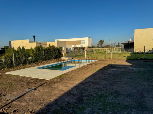 Casa En Venta En Santo Tomas, Pilar, G.b.a. Zona Norte
