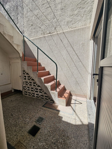 Planta Baja, Un Dormitorio, Escritorio, Pequeño Patio