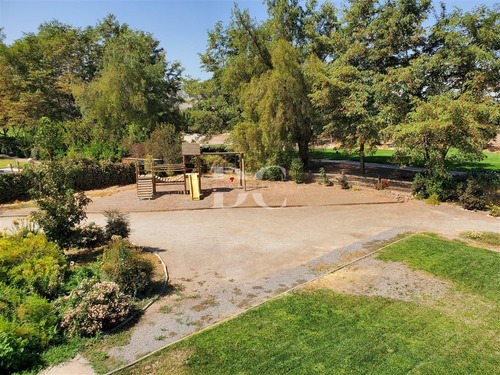 Casa En Venta De 5 Dorm. En Colina Chicureo, Las Brisas