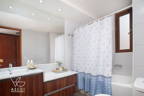 Departamento En Venta De 3 Dorm. En Lo Barnechea