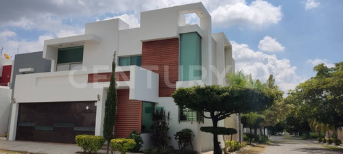 Casa En Venta En Residencial Esmeralda Norte, Colima, Col.