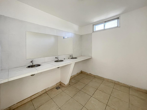 Imagen 27 de 30 de Local Comercial Apto Clínica Con 19 Privados