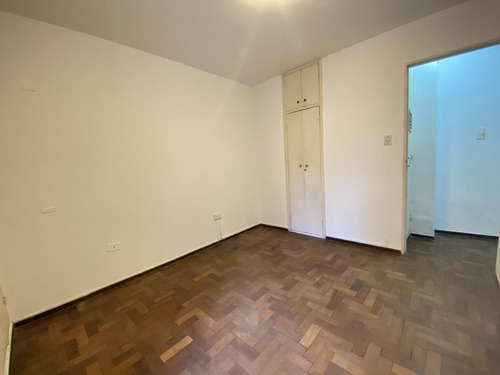 Departamento En El Centro En Venta De 1 Dormitorio Con Balcón Desocupado